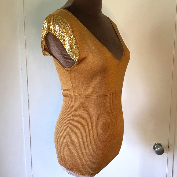 Charlotte Tarantola Going Out Top - Picture 2 of 11